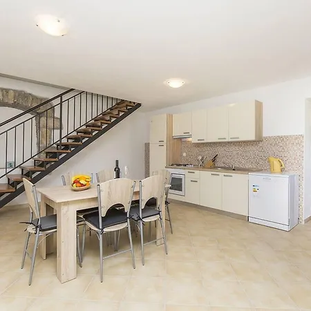 Beautiful Rustic Holiday Home With Swimming Pool In Labin Сasa de vacaciones Labin (Istria)