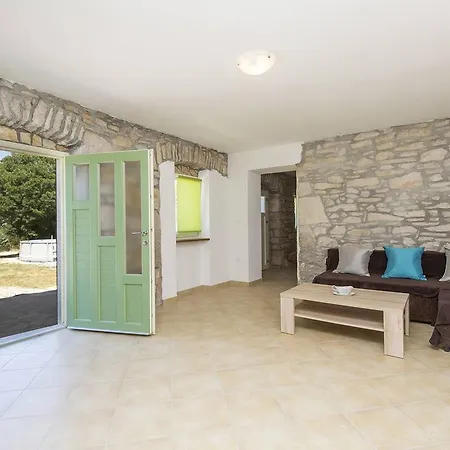 Beautiful Rustic Holiday Home With Swimming Pool In Labin Сasa de vacaciones