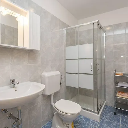 Beautiful Rustic Holiday Home With Swimming Pool In Labin Сasa de vacaciones *